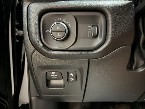 Used 2023 RAM 1500 Big Horn AWD/4WD image 32