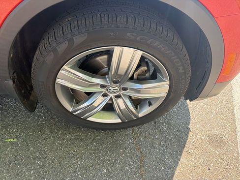 Used 2019 Volkswagen Tiguan SEL Premium image 9