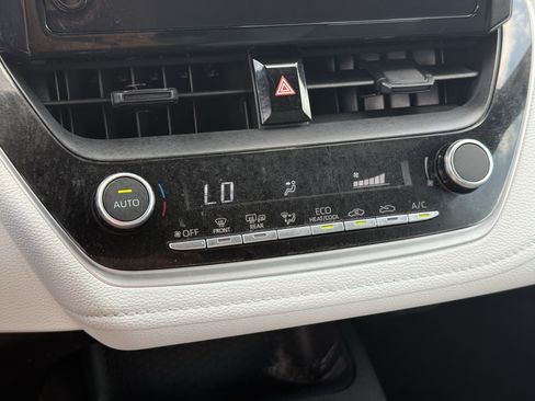 Used 2025 Toyota Corolla SE FWD image 23