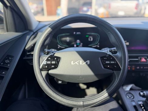 Used 2023 Kia Niro EX FWD image 6