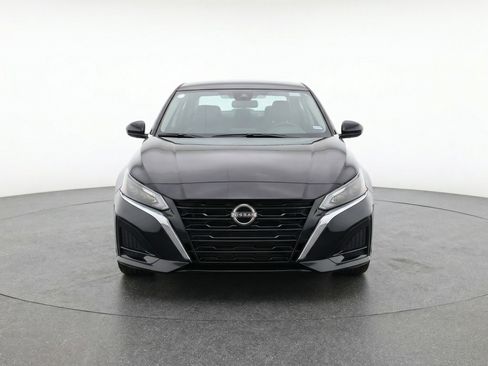 Used 2025 Nissan Altima 2.5 SV FWD image 2