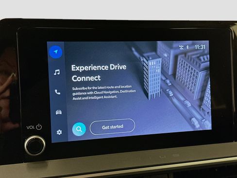 Used 2025 Toyota Prius LE FWD image 22