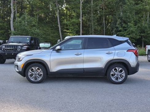 Used 2024 Kia Seltos LX AWD/4WD image 4