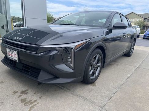 Used 2025 Kia K4 FWD image 12