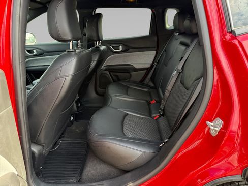 Used 2024 Jeep Compass Latitude image 13