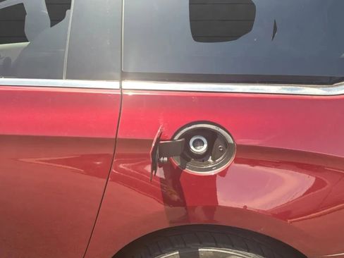 Used 2017 Chrysler Pacifica Limited FWD image 53