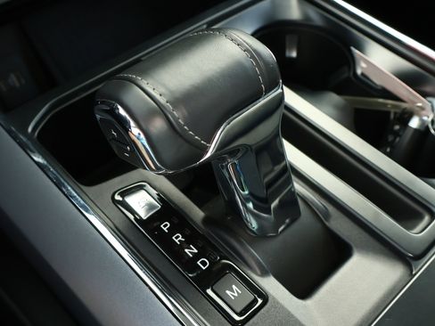 Used 2022 Ford F150 Lariat w/ Trailer Tow Package image 17