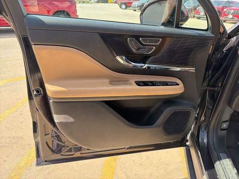 Used 2022 Lincoln Corsair Reserve w/ Equipment Group 201A image 9