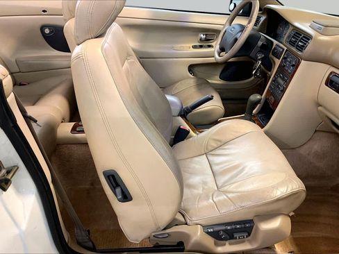 Used 1999 Volvo C70 LT FWD image 8