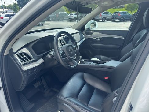 Used 2022 Volvo XC90 T5 Momentum w/ Climate Package AWD/4WD image 9
