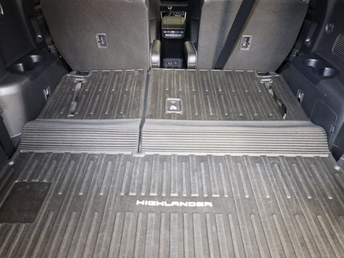 Used 2021 Toyota Highlander Platinum image 20