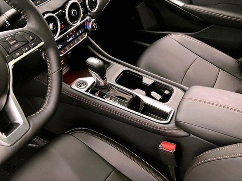 New 2025 Nissan Sentra SR w/ SR Premium Package FWD image 18