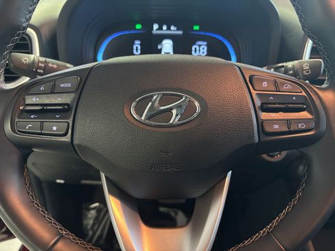 Used 2025 Hyundai Venue SEL image 28