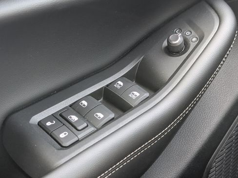 Used 2025 Jeep Grand Cherokee L Altitude AWD/4WD image 23