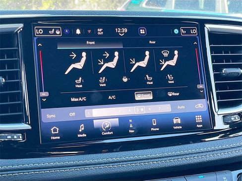 Certified 2024 Chrysler Pacifica Premium image 17