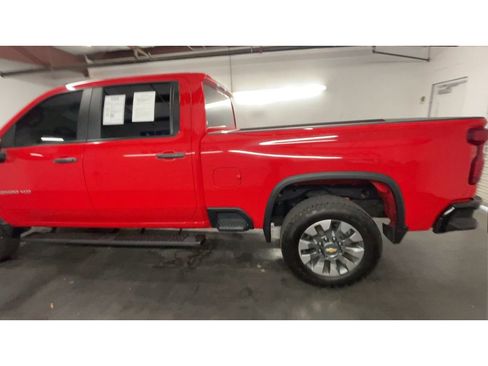 Used 2025 Chevrolet Silverado 2500 Custom w/ Custom Value Package image 6