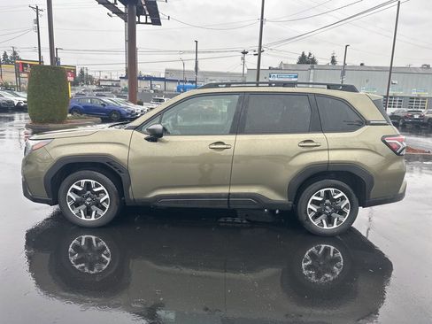 Used 2025 Subaru Forester Premium image 4