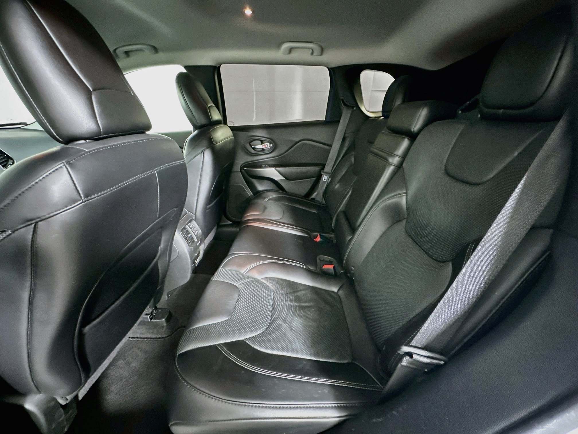 Used 2019 Jeep Cherokee Limited FWD image 26