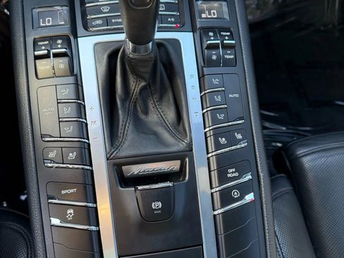 Used 2015 Porsche Macan S image 28