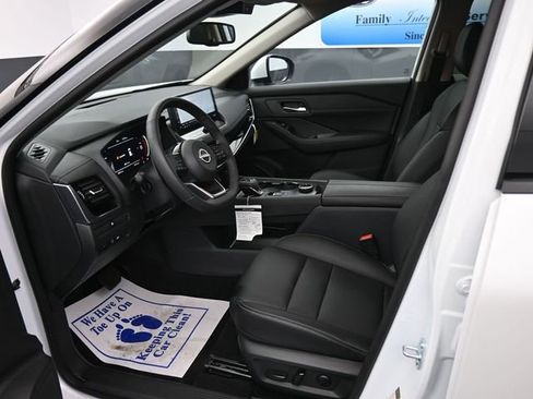 Used 2024 Nissan Rogue SL image 13