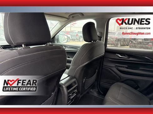 Used 2024 Jeep Grand Cherokee Laredo AWD/4WD image 40