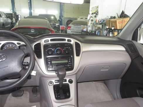 Used 2004 Toyota Highlander 4WD V6 image 33
