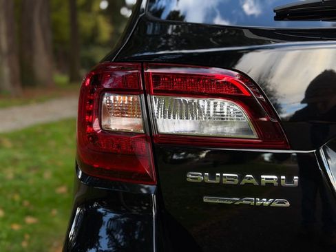 Used 2018 Subaru Outback 2.5i Premium image 16
