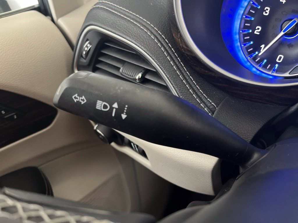 Used 2023 Chrysler Pacifica Limited FWD image 60