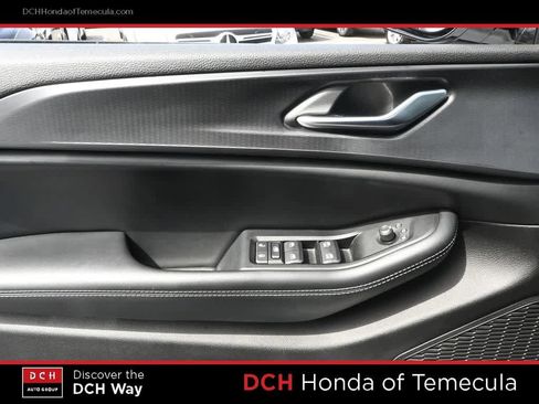 Used 2023 Jeep Grand Cherokee L Laredo image 16