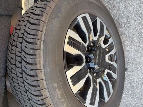 Used 2024 GMC Sierra 2500 Denali Ultimate AWD/4WD image 13