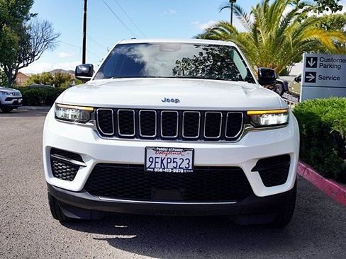 Certified 2023 Jeep Grand Cherokee Laredo RWD image 5