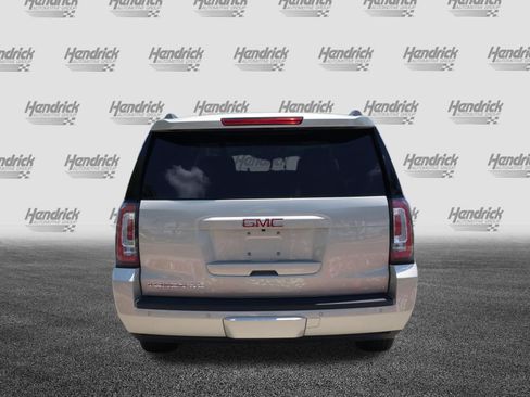 Used 2015 GMC Yukon XL SLT w/ Open Road Package AWD/4WD image 8