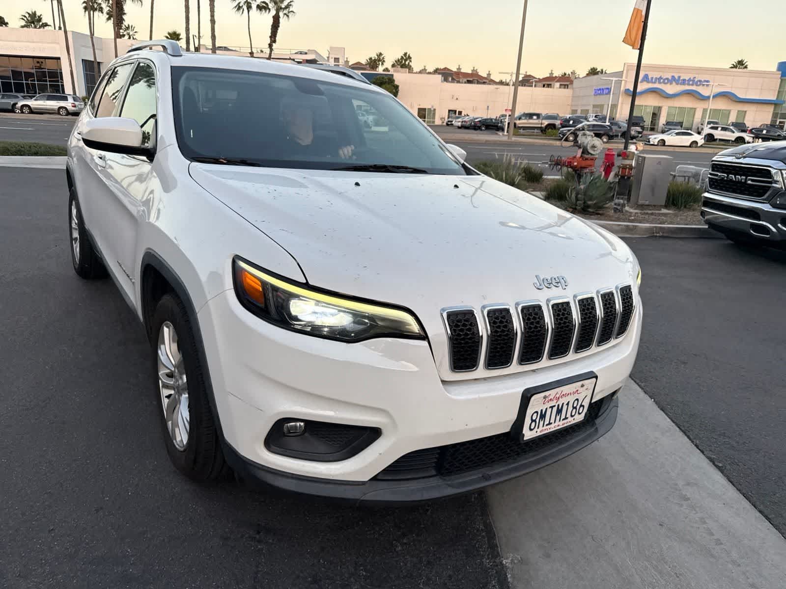 Used 2019 Jeep Cherokee Latitude w/ Popular Appearance Group FWD image 4