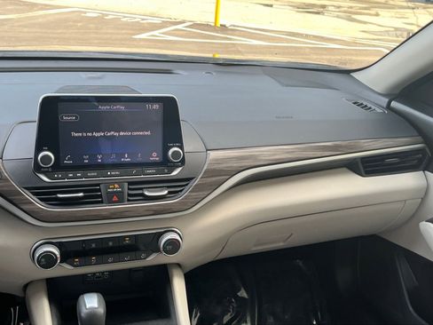 Used 2025 Nissan Altima 2.5 SV FWD image 36