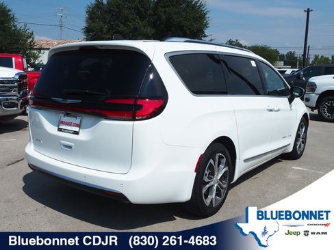 New 2026 Chrysler Pacifica Pinnacle FWD image 6