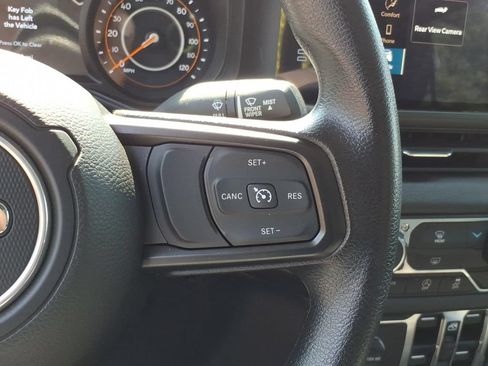 Used 2025 Jeep Gladiator Sport AWD/4WD image 16