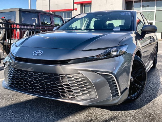 Used 2026 Toyota Camry SE FWD image 1