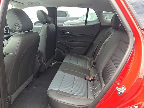 New 2026 Chevrolet Trax LT w/ Sunroof Package FWD image 5