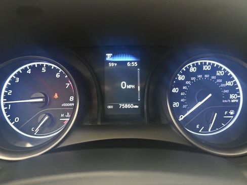 Used 2023 Toyota Camry SE image 19