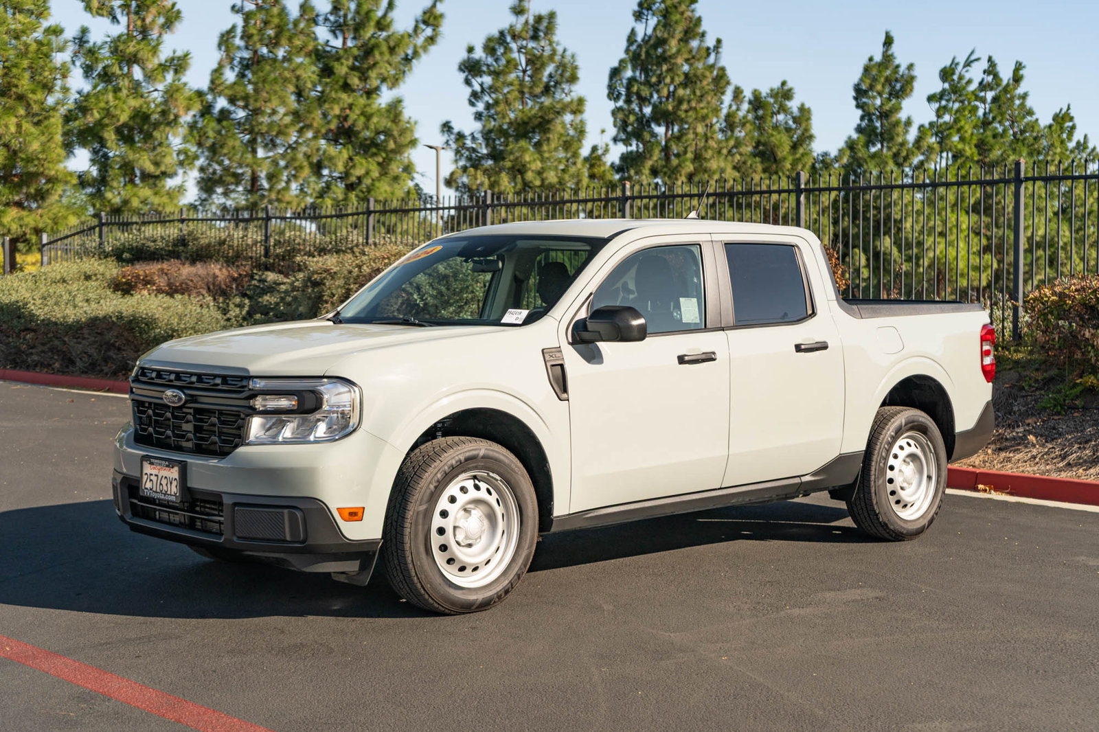Used 2024 Ford Maverick XL FWD image 3