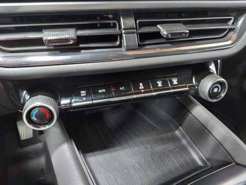 Certified 2024 Chevrolet Equinox EV RS image 28