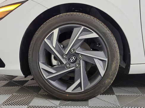 New 2025 Hyundai Elantra Limited image 35