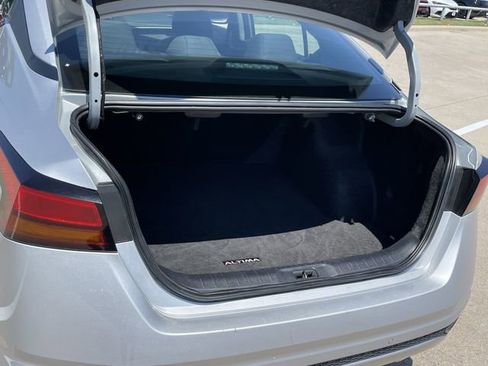 Used 2024 Nissan Altima 2.5 SV FWD image 28