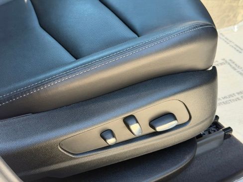 Used 2025 Cadillac XT5 Premium Luxury image 18