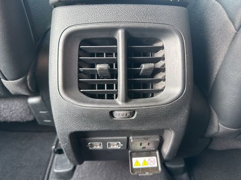 Used 2023 Jeep Cherokee Altitude Lux image 51