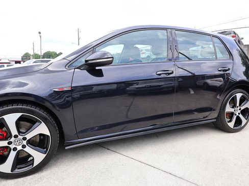Used 2017 Volkswagen Golf 4-Door FWD image 32