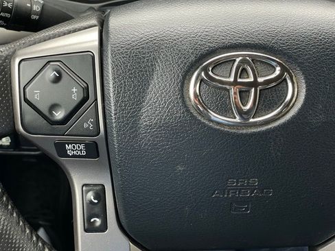 Used 2017 Toyota Tacoma Limited image 15