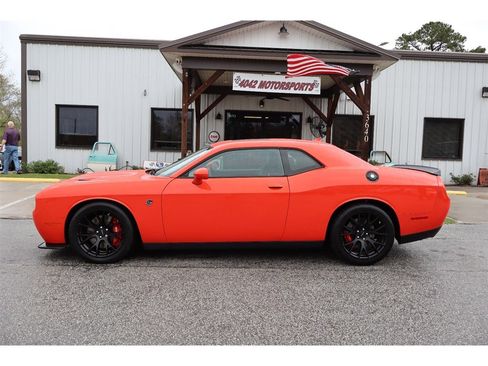 Used 2016 Dodge Challenger SRT Hellcat image 2