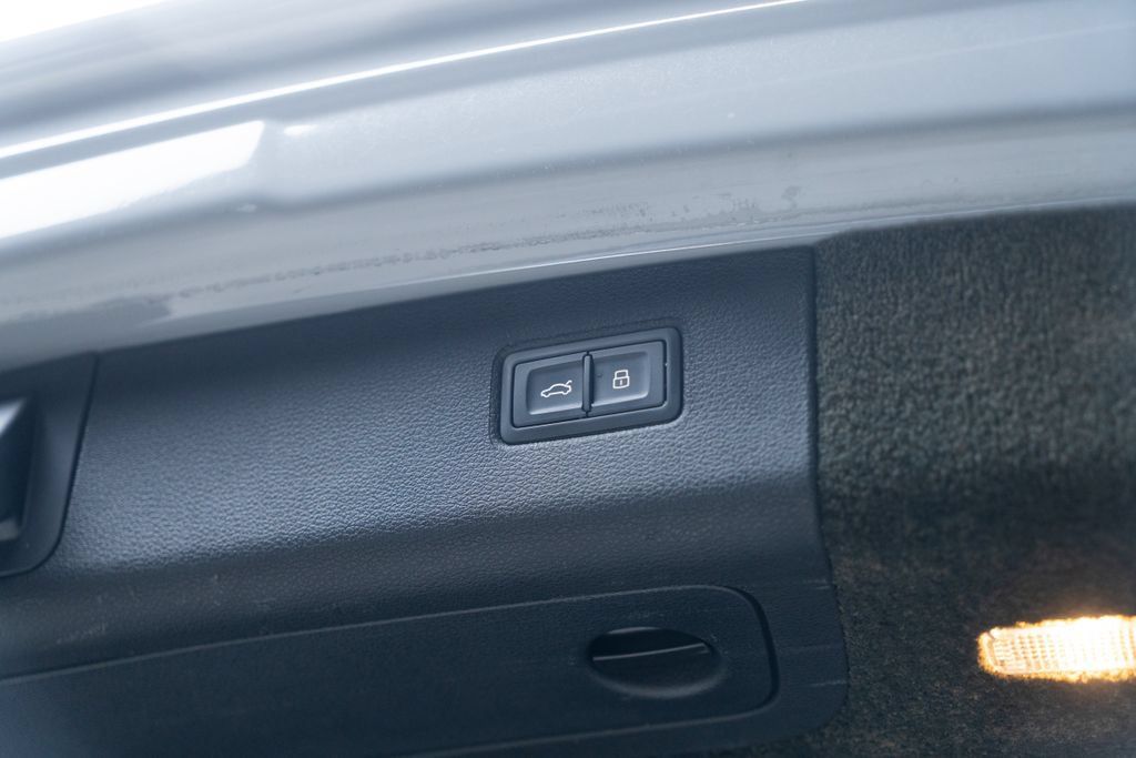 Used 2022 Bentley Bentayga AWD/4WD image 45