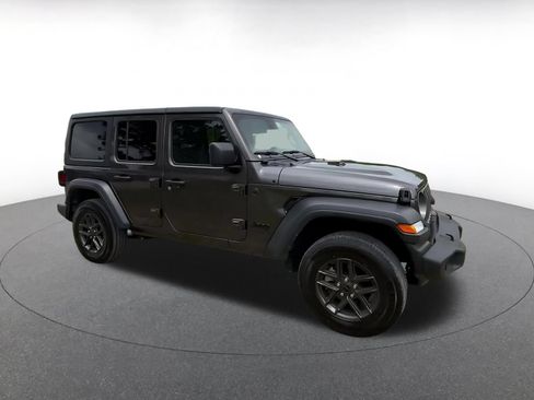 Used 2025 Jeep Wrangler Unlimited Sport AWD/4WD image 2